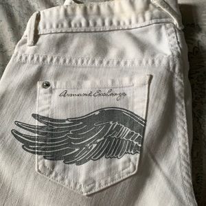 Low rise white jeans, the wings look amazing.